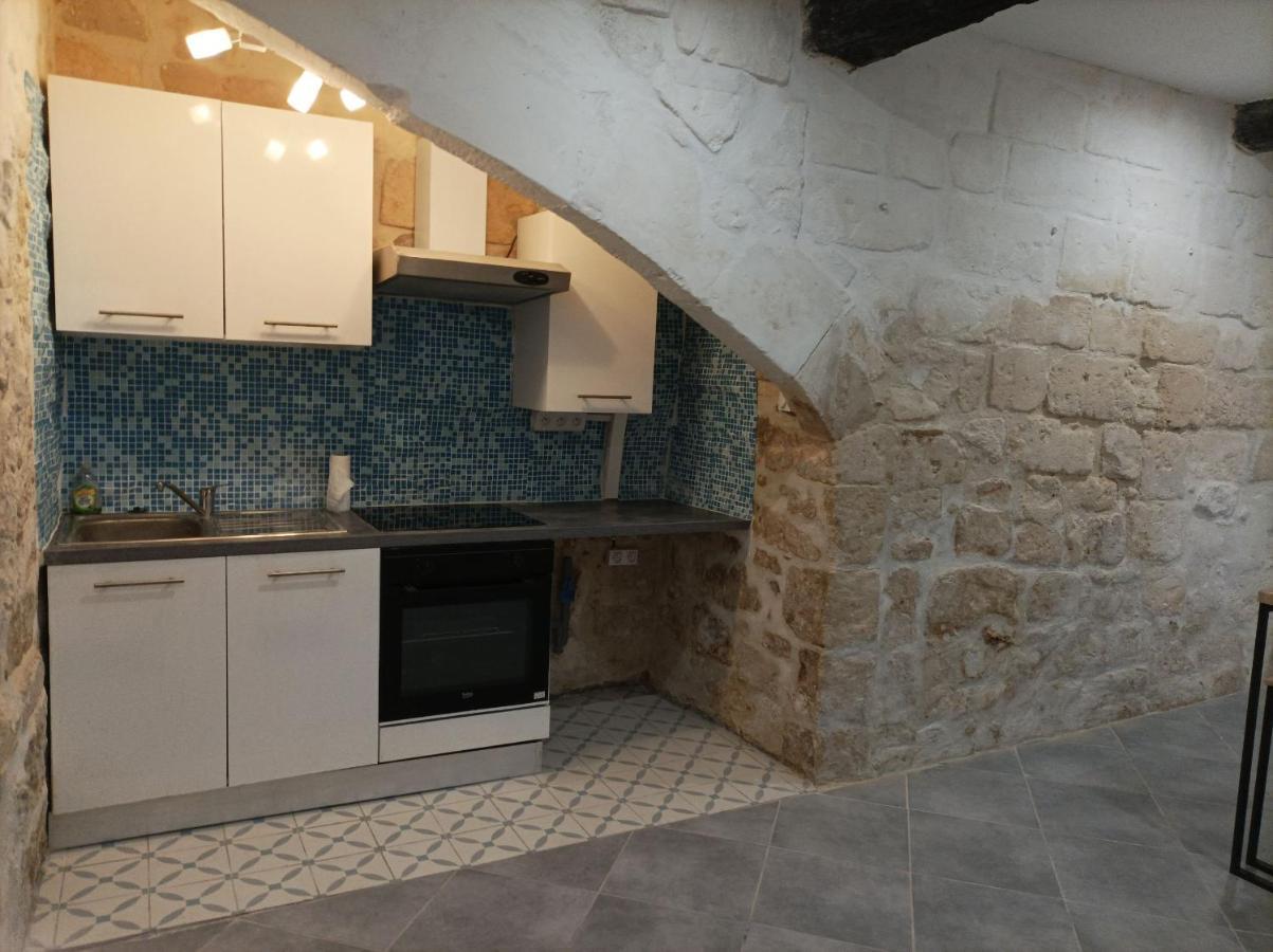 Grande Maison Traversante. *